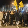 „Bukom protiv ćacizacije prosvete“: Održan protest i zbor građana na Trgu slobode