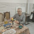 Tradicija duga 40 leta: Vladan Vlajko Marković iz lozničkog kraja šara po 1000 jaja i daruje