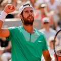 Prvi četvrtfinalista Vimbldona: Hačanov razbio Poljaka