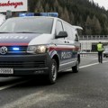 Kurir saznaje: Tragedija u Austriji! "Golf" naleteo na devojčice (14, 15) Jedna stradala, druga se bori za život! "Odletele su…