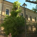 Нови Сад: Родитељи ученика Јовине гимназије кажу да директор опструира рад Савета родитеља