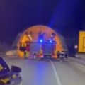 Zatvoren tunel Mišeluk: Na terenu policija i vatrogasci (foto, video)