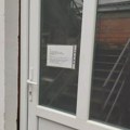 Građani ponovo bez odgovora iz MZ „Žarko Zrenjanin“: Sekretarku ne nalazimo u kancelariji, ali je viđamo na SNS štandu MZ…