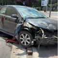 Jeziva nesreća u Nišu: Automobili se sudarili na raskrsnici, tri osobe hitno prevezene u bolnicu