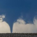 Tornado napravio haos u Sloveniji! Iza vrtloga ostala pustoš, dramatični snimak kruži mrežama