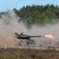 "Leopard" šlepa oštećene mašine: Zapadnjački tenkovi u Ukrajini nisu dorasli ruskoj moći, dobili ulogu malo bitniju od traktora…