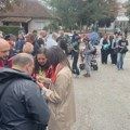 У Мрчајевцима одржан протест активиста због насиља у школи