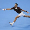 Novak Đoković u petak na terenu - sa druge strane domaći igrač