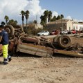 Kao u ratnoj zoni: Dvostruki tornado pogodio Italiju - vetar bacao kola u vazduh, uništena škola, ima teško povređenih