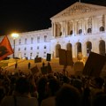 Zbog stambene krize hiljade ljudi protestovale ispred Parlamenta Portugalije