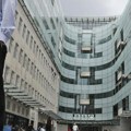 BBC nastavlja internu istragu povodom voditelja optuženog za plaćanje eksplicitnih fotografija mladiću