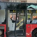 Detalji udesa na trošarini: Vozač autobusa teško povređen, od siline udara popucali prozori na vozilima!