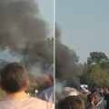 Stradao, pa izgoreo u požaru! Ima mrtvih u nesreći kod Mladenovca, stravičan sudar automobila i motora (VIDEO)