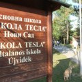 Povređen osmogodišnjak u OŠ „Nikola Tesla” Hteo da otvori vrata, pa se ormar izvukao iz zida i pao na njega