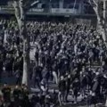 Grobari se u ogromnom broju uputili ka zvezdinom stadionu! Korteo navijača Partizana kakav dugo nije viđen! Video