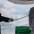 Stravična kazna: Po 20 udaraca štapom za dva para koji su imali odnose pre braka u Indoneziji