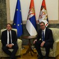Vućić sutra sa Varhejijem: Predsednik Srbije dočekuje evropskog komesara za proširenje