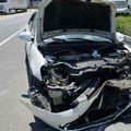 Teška saobraćajna nesreća kod Piloreta: Vozač povređen, jedno vozilo potpuno uništeno