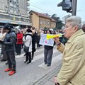 Protest završen ispred Medicinskog fakulteta, studenti skandirali upravi da izađe