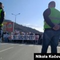 Student povređen u naletanju auta na blokadu u Novom Pazaru