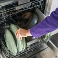 Ovo nikada ne bi trebalo da stavljate na donju rešetku mašine za pranje sudova