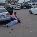 Žena vrišti dok deca plaču zbog nezapamćenog nasilja: Drama u centru Žabljaka, meštanin sprečio haos