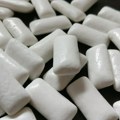 Holandska vlada pozvala EU da zabrani prodaju žvaka koje sadrže plastiku