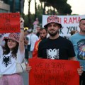 Flamingo revolucija Nastavljeni žestoki protesti u Tirani: Napadi jajima, privođenja i sukobi s policijom