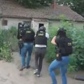 Pogledajte snimak hapšenja osumnjičenih za ubistvo muškarca (73) na Karaburmi VIDEO