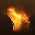 Neredi u Francuskoj posle sudara motora i policijskog vozila