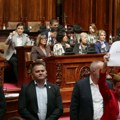 Burna sednica Skupštine Srbije: Opozicija zahtevala izbore, Orlić obećao da će odgovor dobiti u najkraćem roku