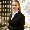 Kaput od kašmira koji čak i patike čini elegantnim: Omiljeni komad Jennifer Lawrence