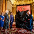 Шта се крије иза бизарних портрета: Истина о уметници баца ново светло на прошлост краљевске породице и Чарлсову "крваву"…