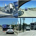 Sudar kamiona i fijat punta u Čačku Rasuti delovi vozila po ulici, nema povređenih (foto)