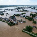 Velike poplave u Kini: Izlila se rekao u Dujuanu: Bujica ulazila u kuće i prevrtala automobile, stradalo pet ljudi