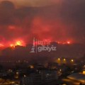 Požar zahvatio 17 kuća, evakuisano više od sto domova: Pogledajte jezive scene vatrene stihije koja guta sve pred sobom…