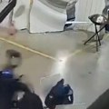 Humanoidni robot napao dvojicu radnika Scena kao iz Terminatora! (video)