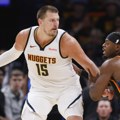 (Video) Rekordna noć Nikole Jokića i pobeda Denvera uz zvuk sirene Nagetsi poveli protiv oklahome u NBA