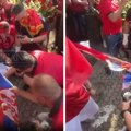 Odvratne scene u Tirani: Albanci cepaju zastavu Srbije, haos na ulicama pred meč