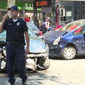 Sudar dva putnička vozila na uglu Takovske i 27. marta, oboren pešak