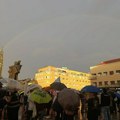 FOTO: U toku protest "Slobodo, tu smo", građani na Trgu slobode uprkos kiši