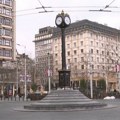 Postavljen novi sat na kružnom toku na Trgu republike u Beogradu