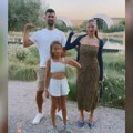 (Video) "Kada sudbina progovori" Pobednica Evrovizije srela Novaka Đokovića i njegovu ćerku Taru, pa zajedno odigrali čuveni…
