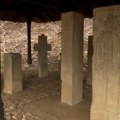U selu Lipnica kod Čačka oštećeni krajputaši: Kako sačuvati „kamene knjige predaka"?