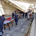 Tragedija za tragedijom u Grčkoj! Pao deo mosta, jedna osoba poginula: Traga se za nestalima, povređeno više ljudi video