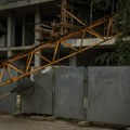 "Čuo se lom i udaranje, a u blizini je dečje igralište": Pao kran na gradilištu u Čačku