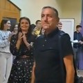 Profesor Giga odlazi u penziju, a način na koji su ga učenici ispratili dirnuo je Srbiju