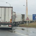 Na graničnom prelazu Batrovci teretna vozila čekaju 4 sata