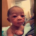 "Ovo je neverovatno" Beba stara 9 sati zaprepastila lekare (video)