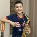 Desetogodišnji Filip iz Sremske Mitrovice muzičko čudo od deteta: Svira 2 instrumenta, pobeđuje na takmičenjima a trenira…